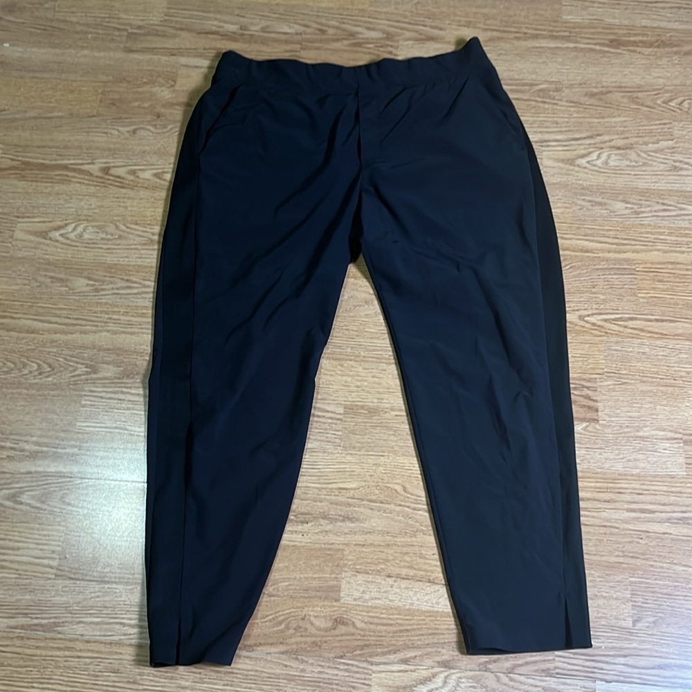 BROOKLYN MID RISE ANKLE PANT
Wrinkle-resistant, stretch fabric in a tailored fit - Picture 7 of 9